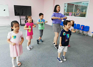 孩子有个小主持人梦，想去天津早知道打牢基本