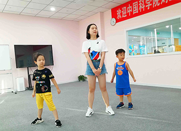 早知道教育街舞4岁孩子也能学，艺体课免费