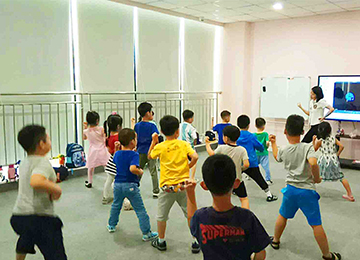 早知道教育全民运动齐参与，锻炼身体欢乐多