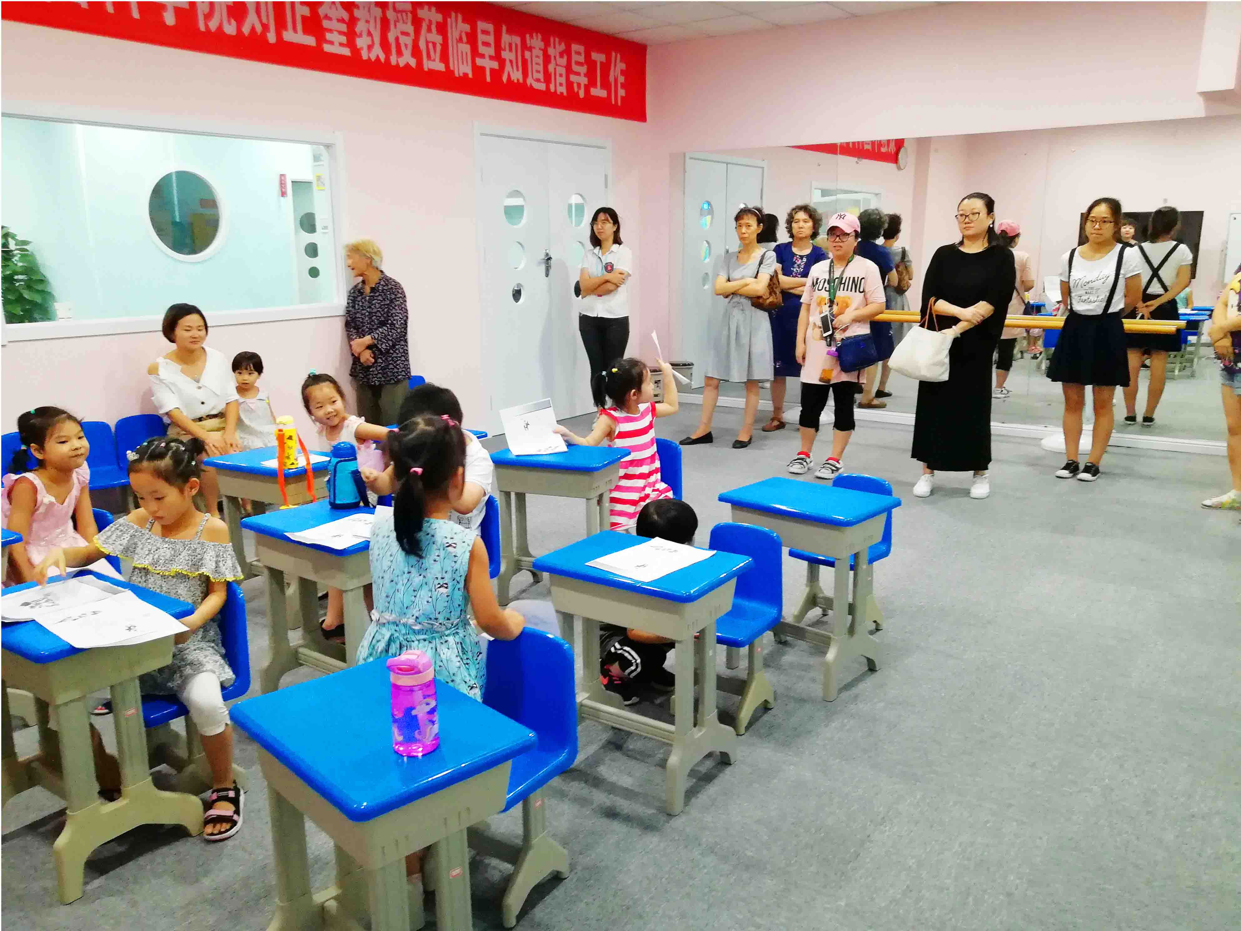 我家孩子说话不利索咋办？长大还能当主持人吗