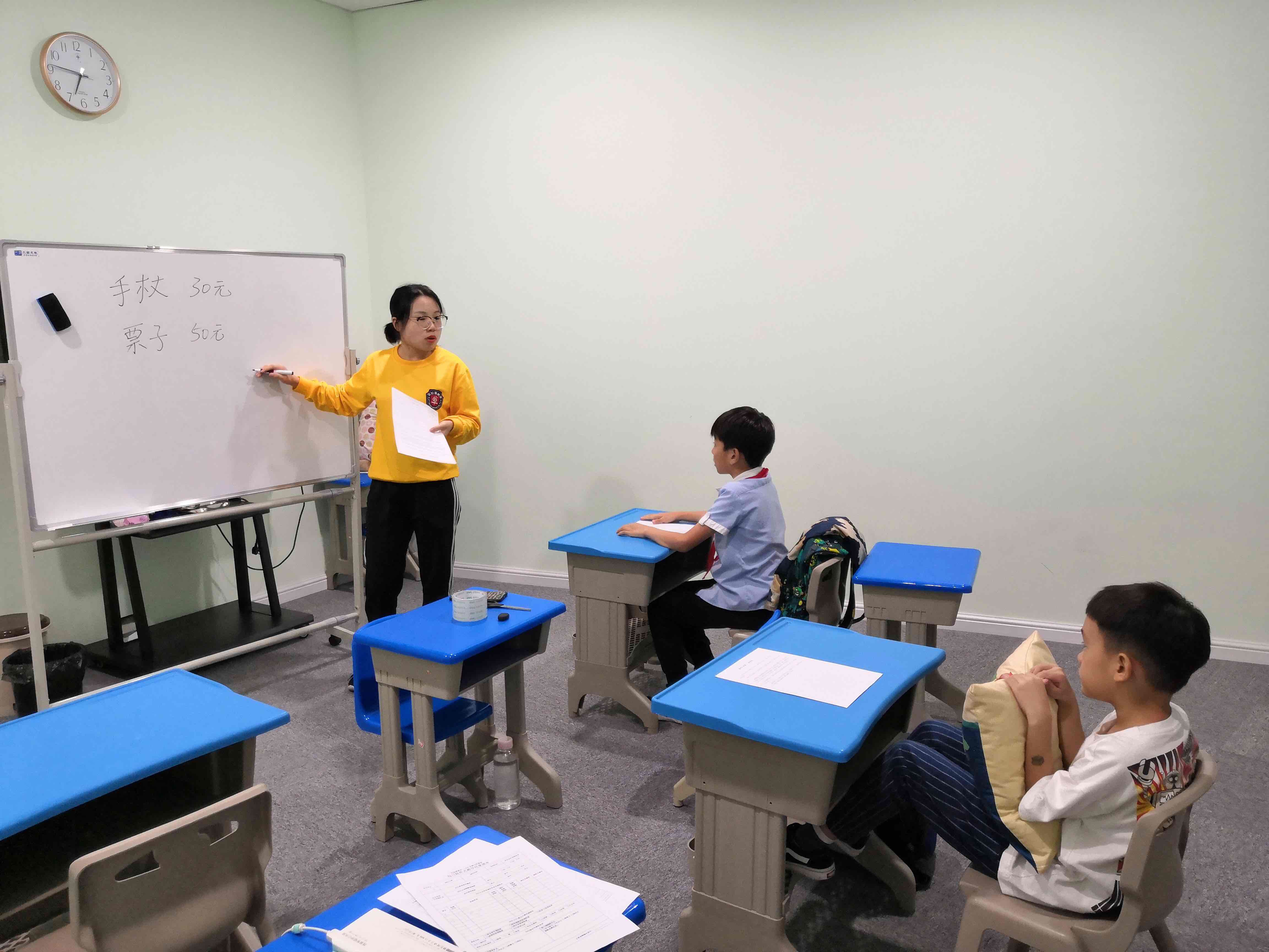 小哥了解托管服务器价格,选购不再迷茫。-虎跃云资讯网